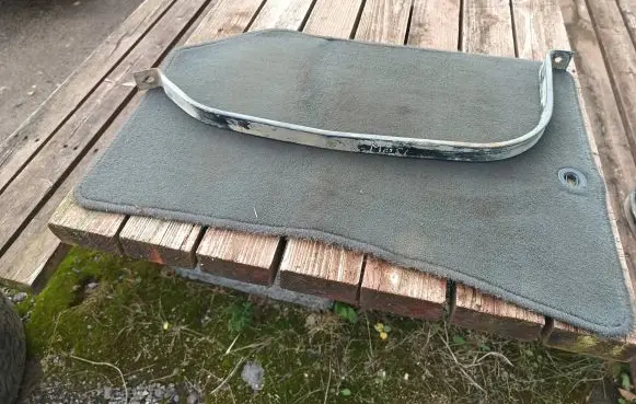 Renault Master II Fuel tank mounting bracket 
