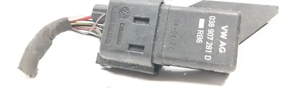 Skoda Octavia Mk2 (1Z) Glow plug pre-heat relay 0281003038