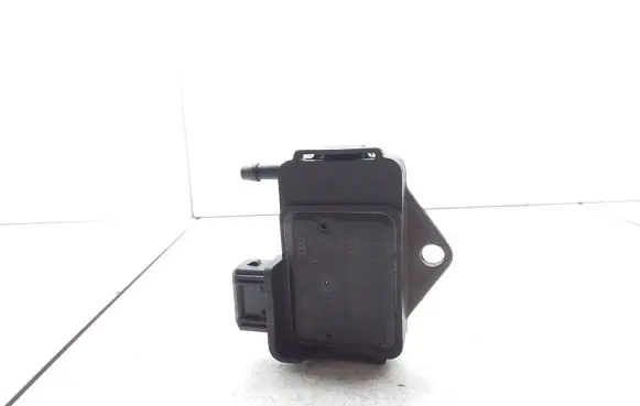 Volkswagen Golf III Air pressure sensor 3A0906051 0261230008