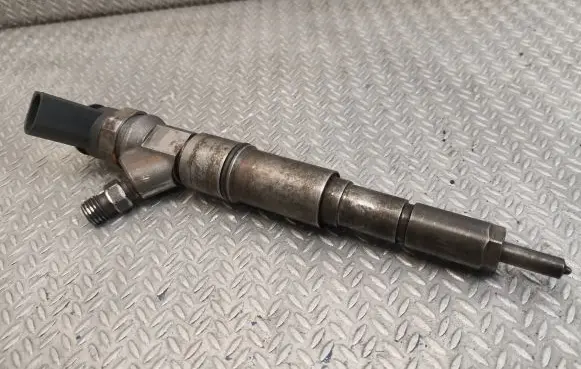 BMW 1 E81 E87 Fuel injector 7794435