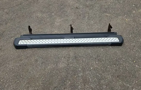Mitsubishi Pajero Sill MR437561