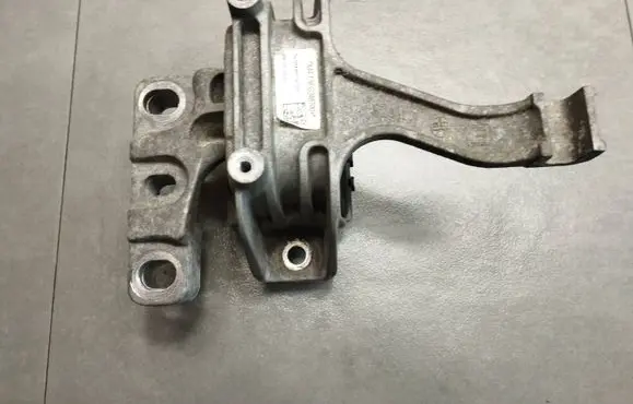 Volkswagen Golf VII Engine mount bracket 5Q0199262BF