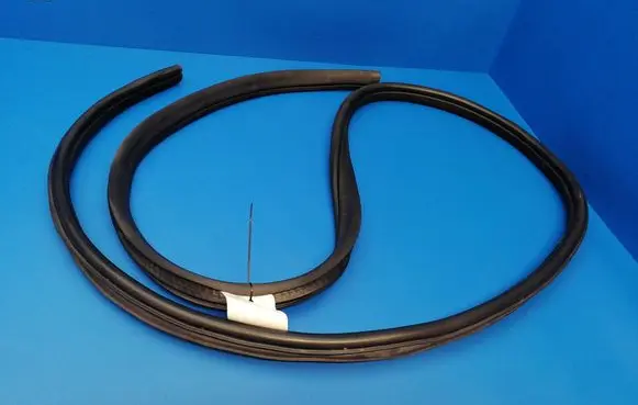 Land Rover Discovery 5 Rear door rubber seal (on body) OEM