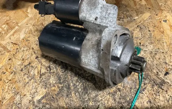 Volkswagen Golf V Starter motor
