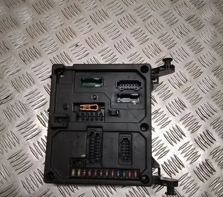 Volkswagen Sharan Fuse module 7M3962258L