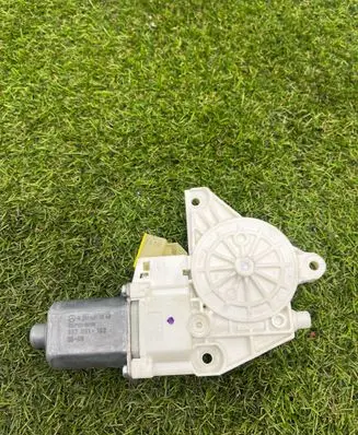 Mercedes-Benz ML W164 Front door window regulator motor A2518200842