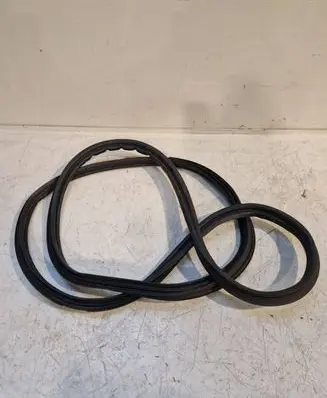 Chevrolet Captiva Loading door rubber seal (on body) 