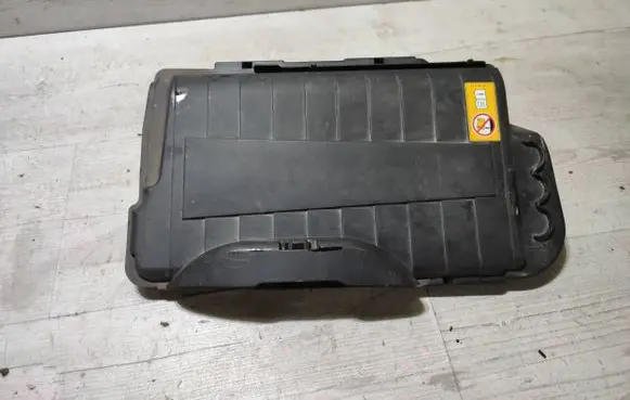 Mercedes-Benz GLA W156 X156 Fuse box cover A2465400182