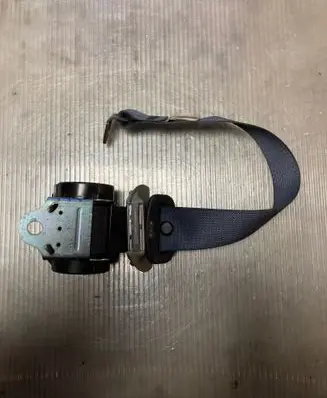 Rear seatbelt