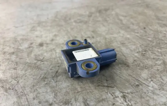 Volkswagen Golf Plus Airbag deployment crash/impact sensor 1K0955557A 1K0955557