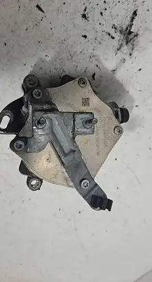 Ford Focus Vacuum pump CM5G2A451GA 20121116 D87TA