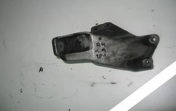 Audi A4 S4 B5 8D Engine mounting bracket