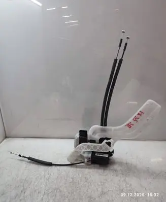 Hyundai ix35 Rear door lock 814202Y000