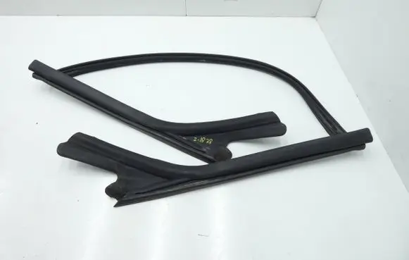 Audi A3 S3 8P Rubber seal front coupe door window 8P7871465B