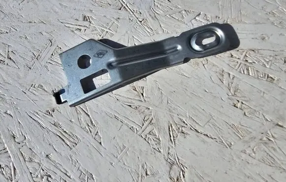 Renault Kadjar Fender mounting bracket 765821547R