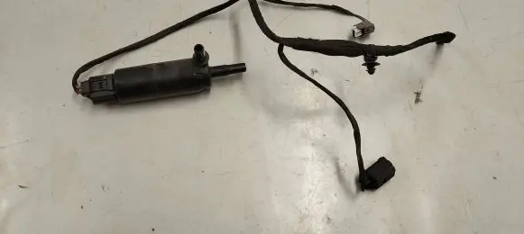 BMW 6 F06 Gran coupe Headlight washer pump 7217792