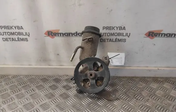 Toyota Yaris Power steering pump 
