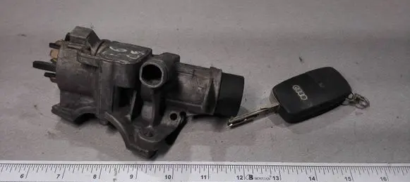 Audi A6 S6 C5 4B Ignition lock 4B0905851B