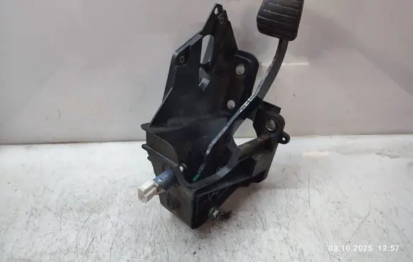 Opel Movano B Brake pedal 070108