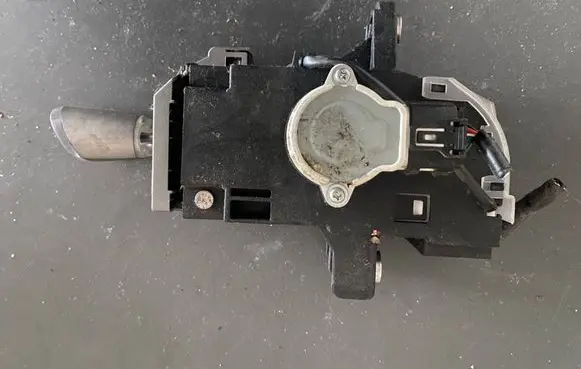Toyota Prius (XW20) Gear shifter/selector 8945147030