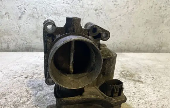 Opel Zafira B Throttle valve 34303B6450