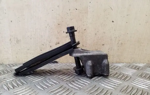 Volvo XC90 Engine mounting bracket 30645245 30741762