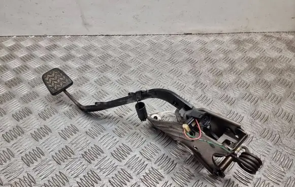 Toyota Avensis T250 Clutch pedal 16092A01 03003