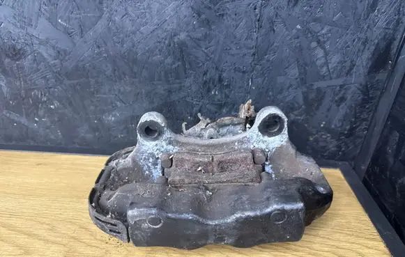 Audi Q7 4L Rear brake caliper 207673038
