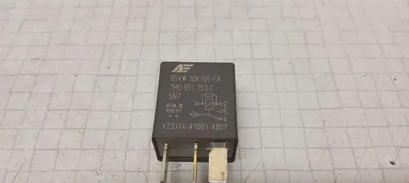 Volkswagen PASSAT B6 Other relay 95VW10K705EA 7M0951253C