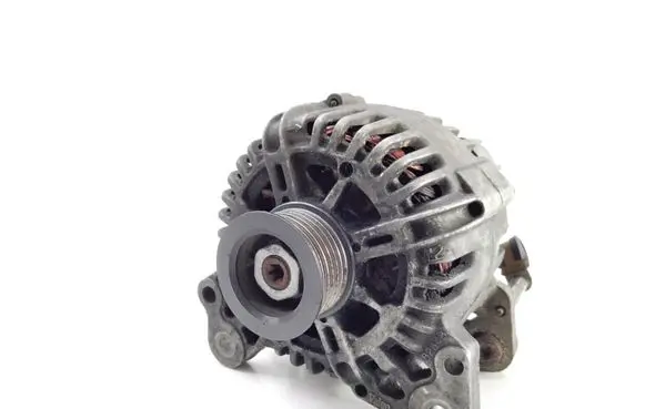 Volkswagen Golf V Generator/alternator 03C903023B