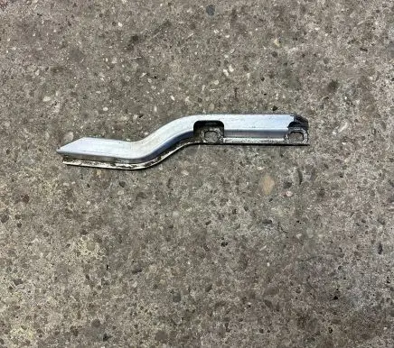 Radiator mount bracket