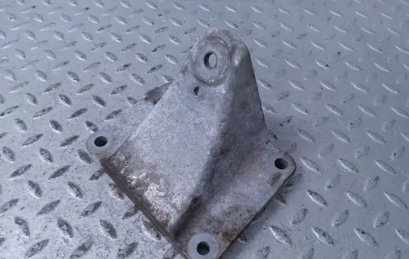 Jaguar XJ X351 Engine mounting bracket 8W836061AA