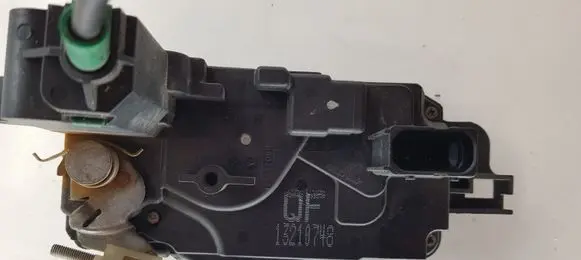 Opel Zafira B Front door lock 13210748