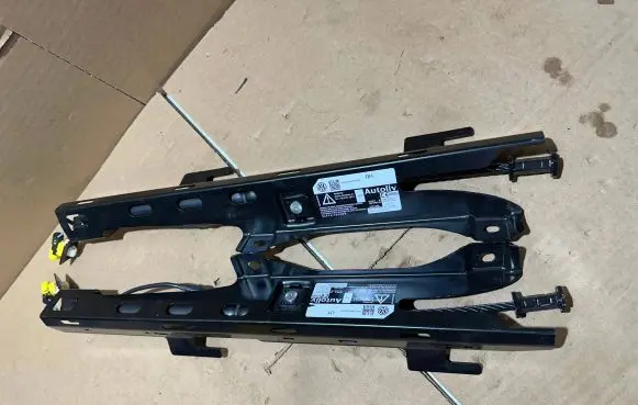 Volkswagen Golf VII Set of seat belts 3g8857620 3g8857619