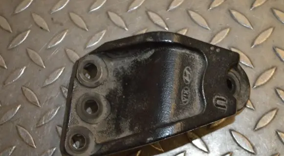 Hyundai Tucson TL Engine mounting bracket PJ2FCD450 FCD450