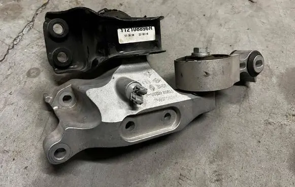 Renault Megane IV Engine mount vacuum valve 112108896R 113568280R 112324523R