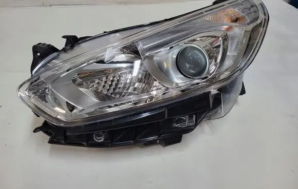 Ford Mondeo Mk III Headlight/headlamp 90074996 EM2B-13030