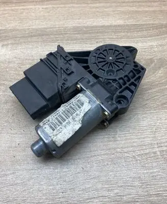 Volkswagen PASSAT B5 Rear door window regulator motor 3B5839752CD 169006174