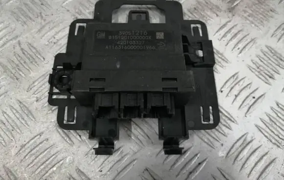 Opel Astra K Parking PDC control unit/module 39051216 420103327 8151201000000X