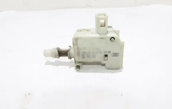 Audi A6 S6 C5 4B Central locking motor 4B9862153