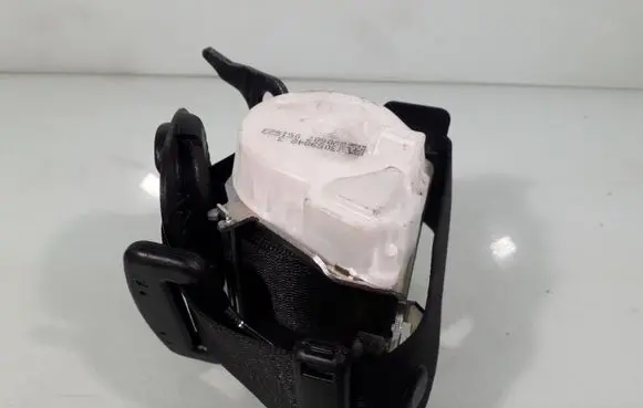 BMW 1 E81 E87 Front seatbelt 33035173 33059848 290807