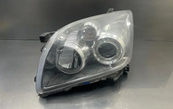 Toyota Avensis T250 Headlight/headlamp 35109