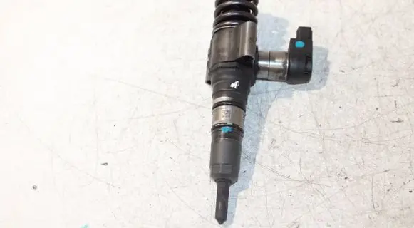 Audi A4 S4 B7 8E 8H Fuel injector 03G130073T
