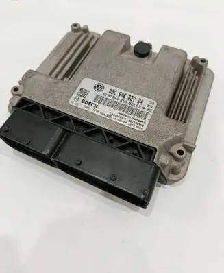 Volkswagen Touran II Engine control unit/module 03C906027DA 03C907309G S06720