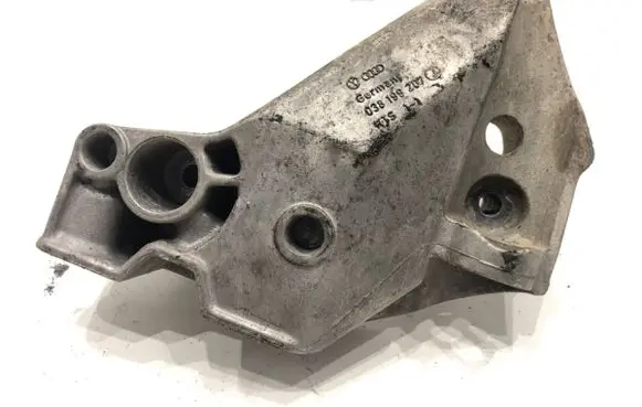 Engine mounting bracket