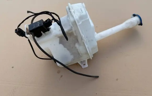 KIA Optima Windshield washer fluid reservoir/tank 98610A8000 98610D4300