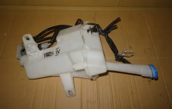 Toyota Yaris XP210 Windshield washer fluid reservoir/tank