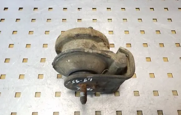 Suzuki Grand Vitara II Engine mount bracket