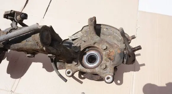Toyota Avensis T270 Front wheel hub SKO62898