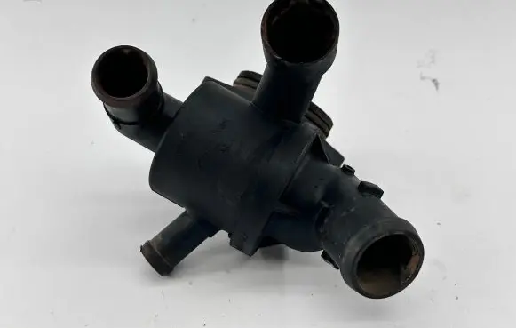 Thermostat/thermostat housing